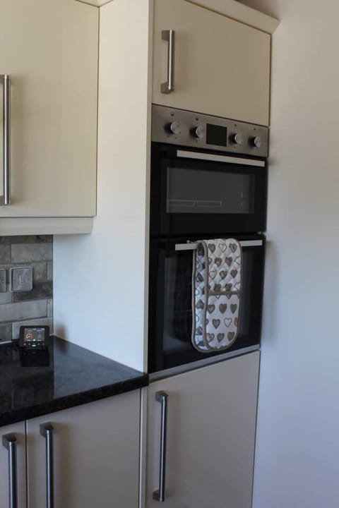 House | Private kitchen | Fridge, microwave, oven, stovetop