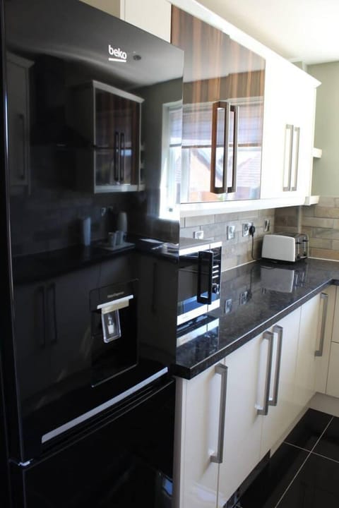 House | Private kitchen | Fridge, microwave, oven, stovetop