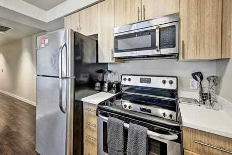 Luxury Apartment, 2 Bedrooms | Private kitchen | Full-size fridge, microwave, oven, stovetop