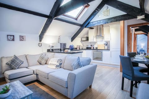 Cosy At The Mews - 2 Bedroom Apartment - Tenby (21446)