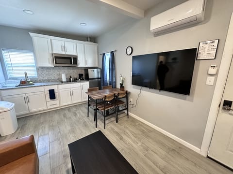 Kitchenette with Dining Table