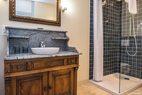 Premium bedding, pillowtop beds, free minibar, individually decorated