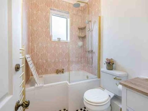 House | Bathroom | Shower, hair dryer, towels