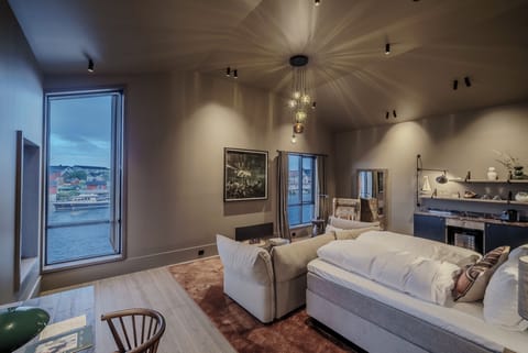 Loft suite with Harbour view | Premium bedding, down comforters, minibar, desk