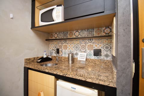 Deluxe Single Room | Private kitchen | Cookware/dishes/utensils