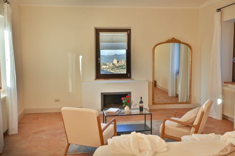 Royal Suite | Premium bedding, down comforters, minibar, in-room safe