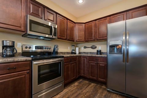 Kitchen w/ Stainless Appliances