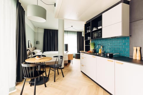 Down comforters, in-room safe, blackout drapes, soundproofing