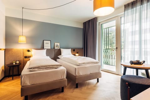 Down comforters, in-room safe, blackout drapes, soundproofing