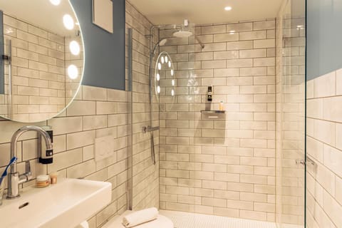 Rainfall showerhead, hair dryer, towels, soap