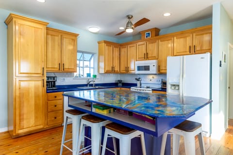 007 Coconut Breeze Kitchen Island