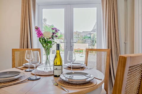 Ways End Dining Area - StayCotswold