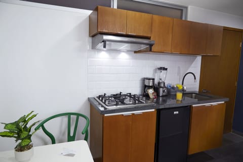 Basic Double Room | Private kitchenette | Mini-fridge, microwave, blender, griddle