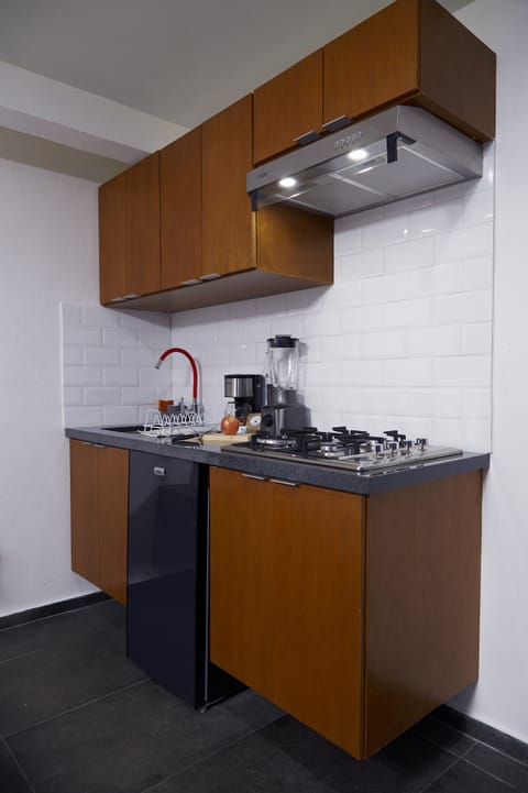 Executive Double Room | Private kitchenette | Mini-fridge, microwave, blender, griddle