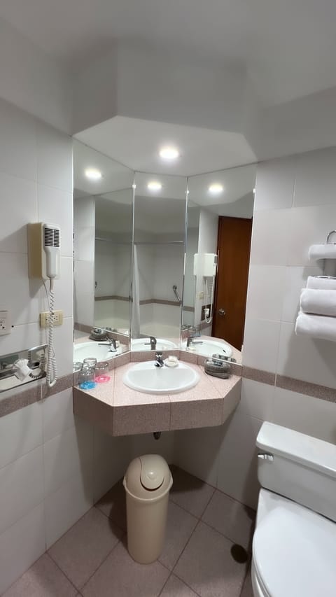 Standard Room | Bathroom