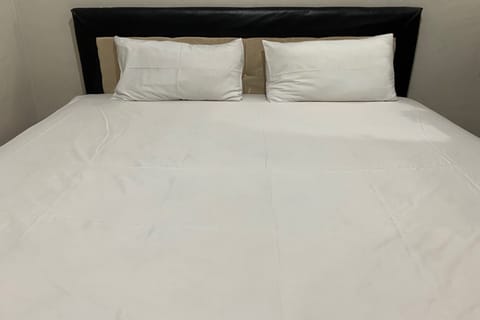 Standard Double Room | Free WiFi, bed sheets