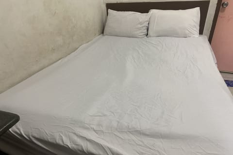 Standard Double Room | Free WiFi, bed sheets