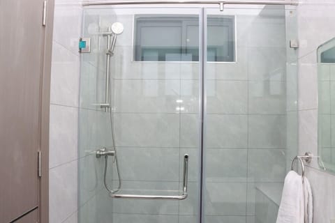 Comfort Apartment | Bathroom | Free toiletries, bidet, towels, soap