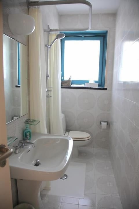 Executive Suite | Bathroom | Hair dryer, bathrobes, slippers, bidet