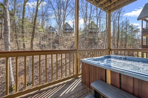 Lazy Dayz's bubbling hot tub