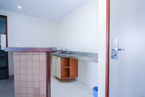 Apartment | Private kitchen | Microwave, cookware/dishes/utensils