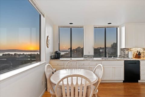 Additional dining table perfect for enjoying breakfast while admiring a stunning sunrise.