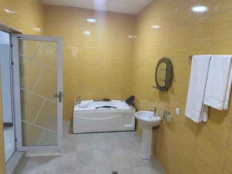 Double or Twin Room | Bathroom