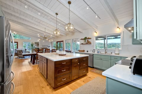 Gorgeous HGTV worthy kitchen with the perfect kitchen island