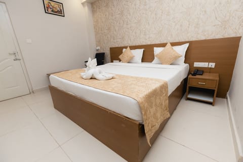 Deluxe Double Room | Desk, laptop workspace, free WiFi