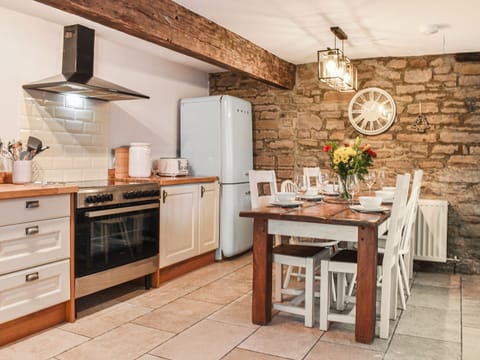 Kitchen/diner | Cross House Cottage - Castle Gate Retreats, Kirkby Lonsdale