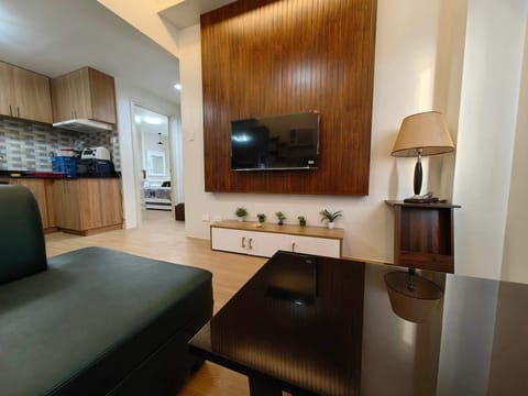 City Condo, 2 Bedrooms, Non Smoking, City View | Living area