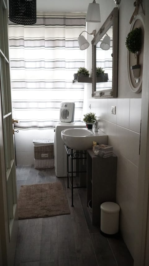 Double Room | Bathroom | Hair dryer, bidet