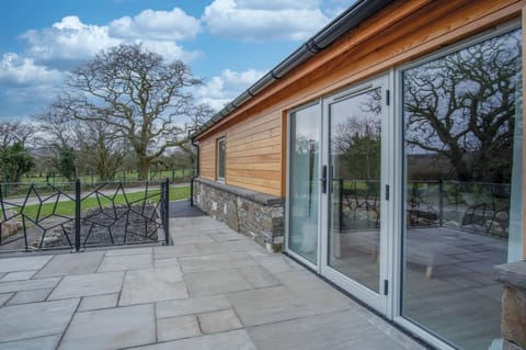 Suite 8 - Sleeping Giant Hotel - Pen Y Cae Inn (4343)