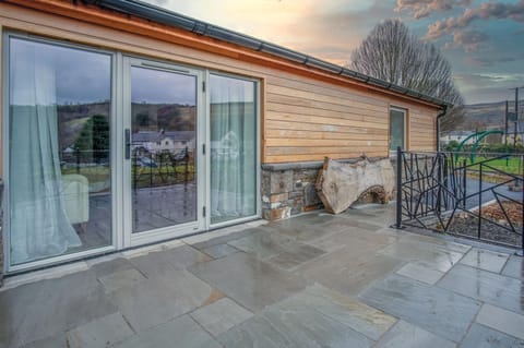 Suite 3 - Sleeping Giant Hotel - Pen Y Cae Inn (4513)