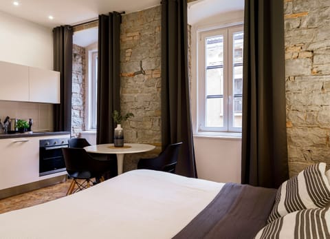 Comfort Room | In-room dining