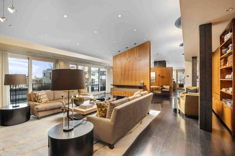 Welcome to Crane Penthouse! Please enjoy this one of a kind luxurious Portland escape in the heart of The Pearl.