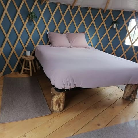 Individually decorated, individually furnished, bed sheets