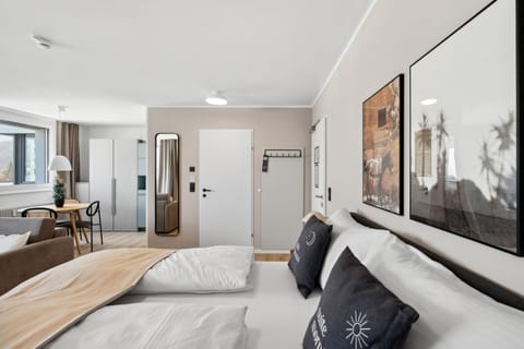 Queen Room with sofa bed | Individually decorated, individually furnished, desk, laptop workspace