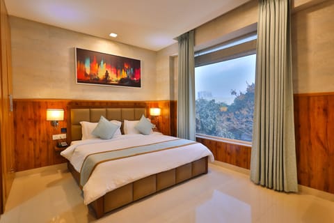 Superior Room | In-room safe, desk, iron/ironing board, free WiFi