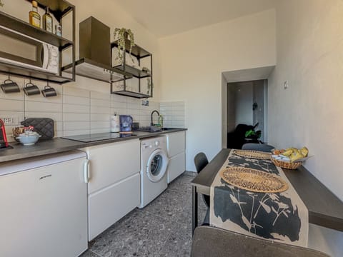 Exclusive Apartment | Bathroom | Shower, rainfall showerhead, bidet, towels