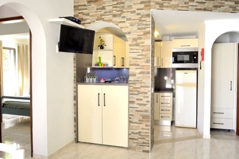 Family Apartment | Private kitchen | Microwave, espresso maker, coffee/tea maker, electric kettle