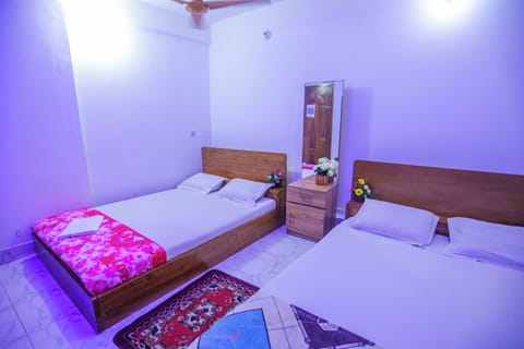 Family Double Room | Desk, laptop workspace, free WiFi, bed sheets