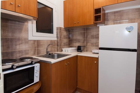 Apartment | Private kitchen | Full-size fridge, microwave, toaster, cookware/dishes/utensils