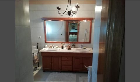 Deluxe Double Room | Bathroom