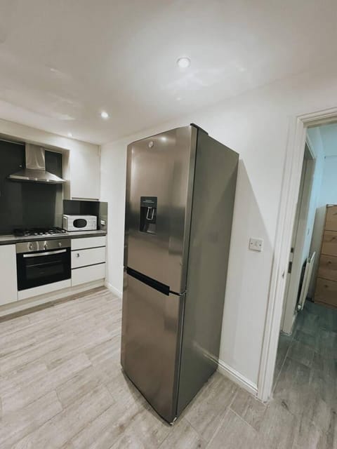 House | Private kitchen | Fridge, microwave, oven, stovetop