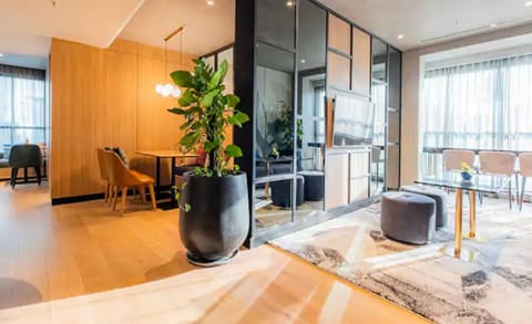 Premier Suite | Living area | Flat-screen TV