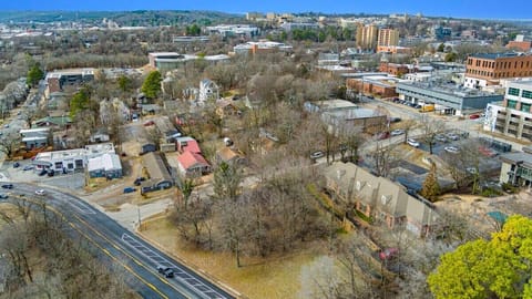 Walk less than a mile to Walton Arts Center, TheatreSquared, Fayetteville Library and Razorback Greenway.