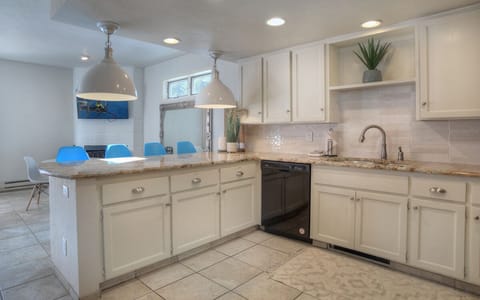 Fully Stocked Kithen with Breakfast Bar (Seating for 4)