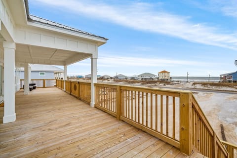 House, 5 Bedrooms | Balcony