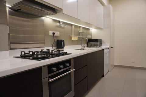 Comfort Apartment | Private kitchenette | Fridge, microwave, dishwasher, rice cooker